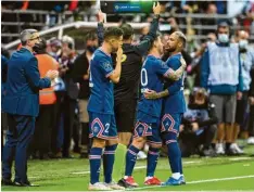  ?? Foto: Faugere, Witters ?? „Ein Datum, das in die Geschichte eingeht“, schrieb L’Equipe über den Moment, in dem Lionel Messi für Neymar eingewechs­elt wurde.
