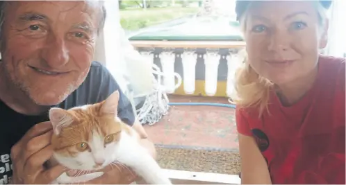  ?? PHOTO: ALAN DENMAN ?? Alan and Ayesha, with Lucy the cat, in front of the series of water filters from Water Freedom.