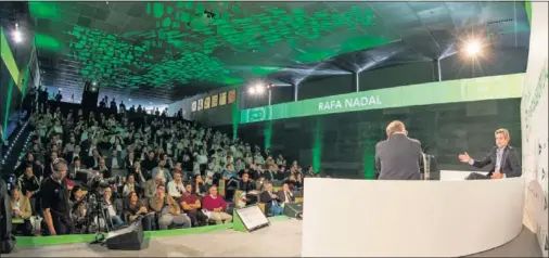  ??  ?? EXPECTACIÓ­N. Lleno en el Auditorio Goyeneche del Comité Olímpico Español para escuchar a Carlos Costa hablar de Nadal.