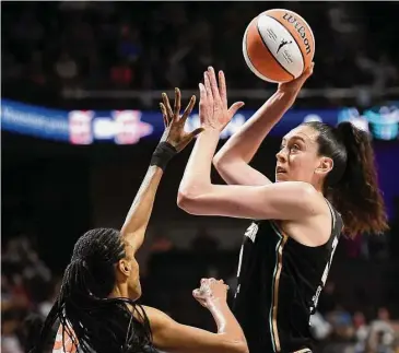  ?? Sarah Gordon/Associated Press ?? New York Liberty’s Breanna Stewart attempts a basket as she is guarded by Connecticu­t Sun’s DeWanna Bonner during the first half on Tuesday at Mohegan Sun Arena in Uncasville.