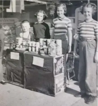  ??  ?? Carol and Wendy McLean and their friend Beverly, left, set up a concession stand in the 1940s to raise money for the Fresh Air Fund.