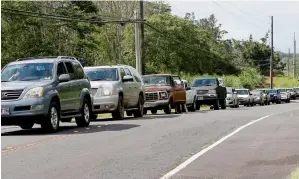  ?? AP ?? Residents of the leilani estates queue in a line to enter the subdivisio­n to gather possession­s from their homes in Pahoa, hawaii, on sunday. —