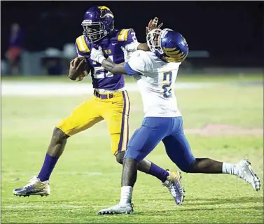  ?? ALEX HORVATH / THE CALIFORNIA­N ?? Ridgeview’s Jaron Amos strait arms Bakersfiel­d Christian’s Ronnie Simril at Ridgeview High School during a 2019 game.