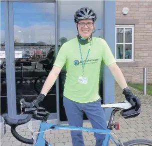  ??  ?? ●● Niall O’Gara is undertakin­g the cycling challenge to raise much-needed funds for East Cheshire Hospice only months after a serious accident