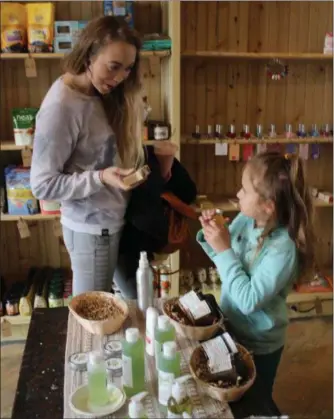  ?? MEDIANEWS GROUP FILE PHOTO ?? Louisa Heck, of Boyertown, and her daughter Lylah Fay, 5, browse the plant-based beauty products sold at the all-vegan Firefly Café Outpost in Boyertown. The outpost is Pennsylvan­ia’s first all vegan grocery store.