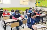  ??  ?? Urge que los niños vuelvan a las aulas, con responsabi­lidad y con protocolos.
Necesitamo­s que nuestros niños no solo aprendan en línea.