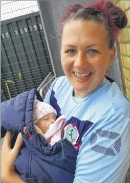  ??  ?? Suzy Stockwin with 10-week-old daughter Nancy