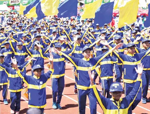  ?? JAY ROMMEL C. LABRA ?? The Central Visayas delegation during the opening parade of the 60th Palarong Pambansa at the Binirayan Sports Complex in San Jose, Antique.