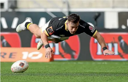  ?? GETTY IMAGES ?? This round-one try against Otago, from a chip and chase, had hinted at a good Super Rugby season for Wellington’s Wes Goosen.