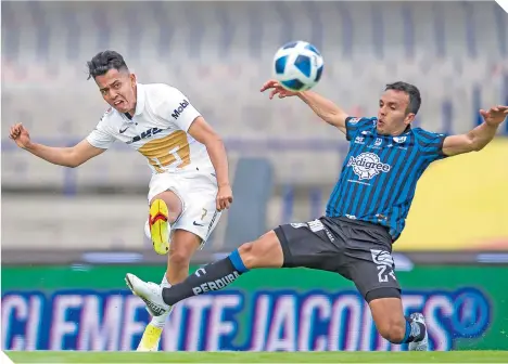  ??  ?? Sebastián Saucedo ensayó un disparo que pegó en el poste.