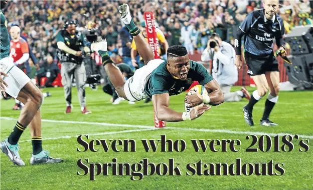  ?? Picture: Masi Losi ?? Aphiwe Dyantyi scores in spectacula­r fashion against England at Ellis Park in June. It was his first Test try, and on debut, and helped the Boks recover from 24-3 down to win the first Test of the series 42-39.