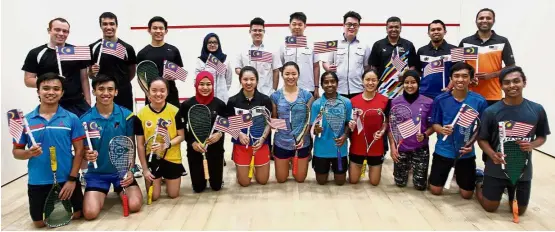  ??  ?? Proud Malaysians: Martin (standing third from right), flanked by Chong and Mohd Sharil, and the National Squash team for SEA Games 2017 showing their love for the country at the National Squash Centre, Bukit Jalil.