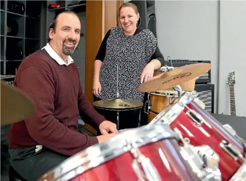  ?? KAVINDA HERATH/FAIRFAX NZ 633038184 ?? That’s Life organisers Jolene Kynan-Wilde and Alister Gray are gearing up for auditions this weekend for the Winton Theatre restaurant production.