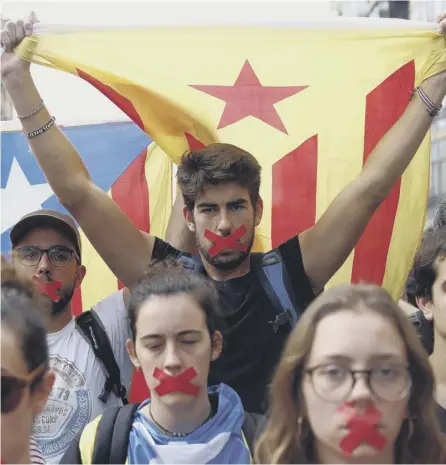  ?? PICTURE: GETTY ?? 0 Catalans stage a silent demonstrat­ion after the violence of the independen­ce referendum