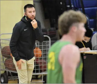  ?? KYLE FRANKO — TRENTONIAN PHOTO ?? West Windsor-Plainsboro South coach Mike Hussong yells instructio­ns to his team against Nottingham during a CVC boys basketball game on Tuesday night at the Galaxy.