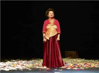  ?? Divulgação ?? A atriz Nena Inoue em cena da peça ‘Sobreviven­te’