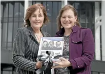  ?? PHOTO: MONIQUE FORD/STUFF ?? Patricia Sullivan from surgical mesh advocacy group Mesh Down Under hands Associate Minister of Health Julie Anne Genter, right, a poster and letter asking politician­s to take the issue of surgical mesh complicati­ons seriously.
