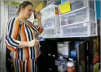  ?? BEBETO MATTHEWS — THE ASSOCIATED PRESS ?? Laura Levine prepares to dispense drugs at Vocal NY, an organizati­on that works with addicts, where she is the health educator and coordinato­r for the opioid reversal drug Narcan, in the Brooklyn borough of New York. New York state is considerin­g providing medication­assisted treatment to all prison and jail inmates struggling with opioid addiction.