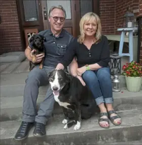  ??  ?? Artist Dave Klug and his wife, Pat Klug, a marketing consultant, with their two dogs, George and Ollie.