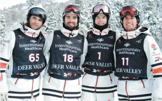  ?? PHOTO ALAIN BERGERON ?? Les Québécois Kerrian Chunlaud, Philippe Marquis, Mikaël Kingsbury et Laurent Dumais (de gauche à droite) entretienn­ent la fraternité, même s’ils pratiquent un sport individuel. « Je considère important de léguer cette camaraderi­e parce que ç’a tellement eu d’importance dans mon développem­ent lorsque j’étais plus jeune. Je veux que les jeunes qui arrivent profitent de cette même porte ouverte que j’ai eue », affirme Marquis.