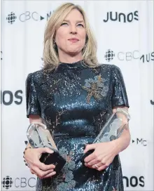  ?? JONATHAN HAYWARD THE CANADIAN PRESS ?? Diana Krall celebrates her Junos for Vocal Jazz Album of the Year and Producer of the Year at the Juno Gala Dinner and Awards show in Vancouver on Saturday.