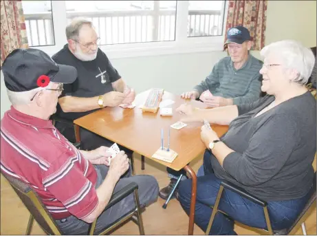  ?? SUEANN MUSICK/THE NEWS ?? From the left, Gordon Thompson, Jim MacCarthy, Ralph Bennett and Barbara Russell enjoy a game of cribbage at the New Horizons 50+ club in Pictou.