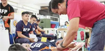 ??  ?? FIREMEN GIVE BLOOD — Personnel of the Bureau of Fire Protection donate their blood at yesterday’s Pangasinan Red Cross’ DUROLYMPIC­S program held in Dagupan City. (Jojo Riñoza)