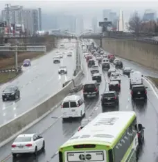  ?? NATHAN DENETTE/THE CANADIAN PRESS ?? Many Liberal MPPs from the 905 region warned Kathleen Wynne that their constituen­ts were furious over the proposed tolls on the Gardiner and DVP.