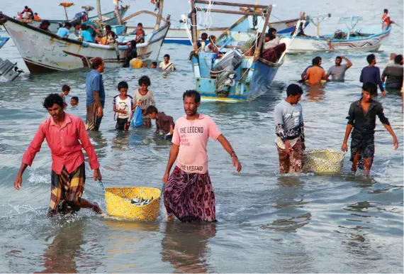  ?? AFP ?? Fishermen unload their catch from boats at a beach on the Red Sea coast in the Khokha district in the province of Hodeidah. The truce has provided a rare respite from violence in much of Yemen.