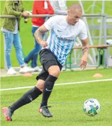  ?? FOTO: CHRISTIAN METZ ?? Brachte viel Schwung über seine rechte Seite beim SV Oberzell: Zugang Marco Geßler.