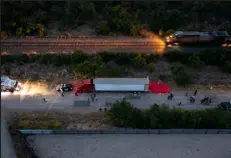  ?? Jordan Vonderhaar / Getty Images ?? In this aerial view, members of law enforcemen­t investigat­e a tractor trailer on Monday in San Antonio, Texas.