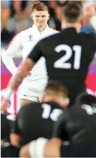  ?? INPHO ?? Line of duty: Owen Farrell faces up to the Haka