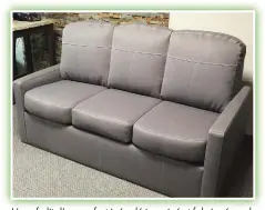  ??  ?? Un sofa-lit d’un confort inégalé imaginé et fabriqué par la division VR du fabricant de meubles québécois Norteck.