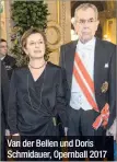  ??  ?? Van der Bellen und Doris Schmidauer, Opernball 2017