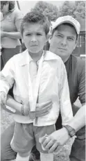  ??  ?? Tomas Martínez y su hijo Tomas