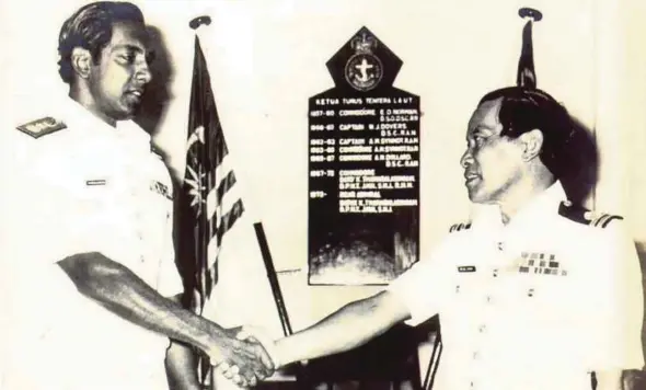  ??  ?? Then Royal Malaysian Navy chief Rear-Admiral (Rtd) Tan Sri K. Thanabalas­ingam (left) greeting Lieutenant (Rtd) Melan Suradi at KD ‘Malaya’ in the 1960s.