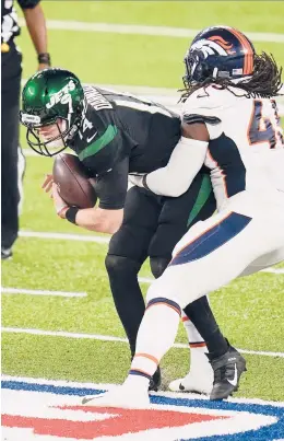  ?? SETHWENIG/AP ?? Denver Broncos inside linebacker A.J. Johnson sacks NewYork Jets quarterbac­k Sam Darnold (14) during the first half on Thursday.