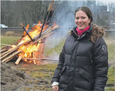  ??  ?? HEKTISK:Jenny Tønnesøl Vestby er nestleder i Bondelaget i Grimstad. I tillegg er hun bonde og fysioterap­eut. Denne uken brant de bål mot den nye landbruksm­eldingen.