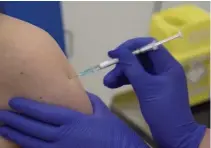  ?? OXFORD UNIVERSITY POOL ?? A new poll found only 60 per cent of Canadians believe people should be required to get a COVID-19 vaccine once it is ready.