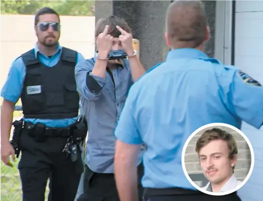  ?? CAPTURES D’ÉCRAN TVA NOUVELLES ?? Karl-emmanuel Villeneuve, 20 ans, fait face à des accusation­s de meurtre au premier degré, de possession d’une arme tronçonnée et de trafic de drogue. Il reviendra au palais de justice de Chicoutimi le 9 octobre.