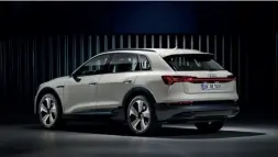  ??  ?? EL PRIMER AUDI ELÉCTRICO
El Audi e-tron 55 quattro tiene 408 CV y una autonomía homologada de 417 km (en ciclo WLTP). Está a la venta desde 82.500 €.