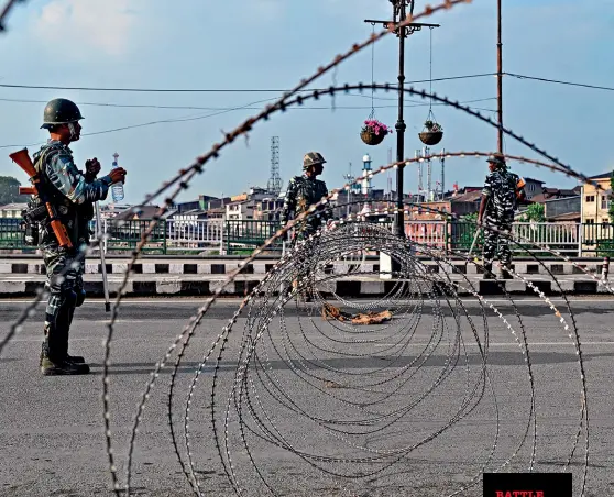  ?? TAUSEEF MUSTAFA/ GETTY IMAGES ?? BATTLE ZONE Curfew imposed in Srinagar on August 5