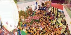  ?? SUNWAY PUTRA MALL FACEBOOK ?? Visitors at a Mid-Autumn Festival at Sunway Putra Mall in Kuala Lumpur recently.