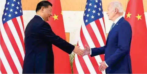  ?? ?? REUNIÓN. Saludo entre los presidente­s de China y EU, Xi Jinping y Joe Biden, ayer.