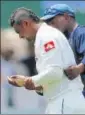  ?? REUTERS ?? Asela Gunaratne leaves the field after the injury.