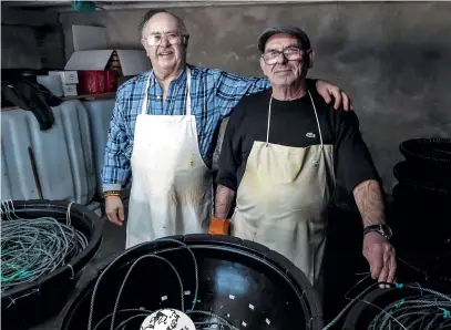  ?? ?? ▲ Former sailors Sito Mendoza, left, and Ramón Álvarez with their conger eel lines in Fisterra, Galicia