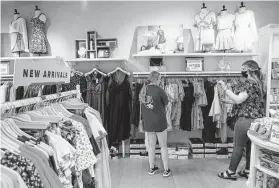  ?? Jon Shapley / Staff photograph­er ?? Meghan Leaverton, a boutique team leader at Francesca’s, helps Abi Williams shop for an outfit for rush week at Texas Tech University.