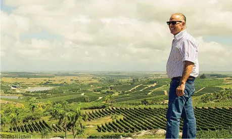  ??  ?? Avventura Alejandro Bulgheroni, 74 anni, con un patrimonio di 3,5 miliardi di dollari, è l’investitor­e straniero più munifico nell’acquisto di vigne straniere: ha speso 125 milioni di euro. Possiede 330 ettari tra Montalcino, Bolgheri e il Chianti...