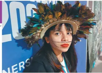  ?? / Foto de María Mónica Monsalve ?? Txai Surui, con 24 años, fue la primera mujer indígena en intervenir en la inauguraci­ón de una conferenci­a sobre el clima.
