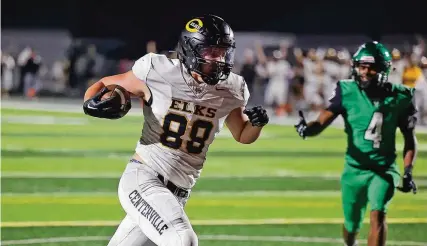  ?? BILL LACKEY / STAFF ?? University of Dayton football recruit Bryce Cowgill runs for one of the seven touchdowns he scored last season at Centervill­e High School. “You like guys that stand out on their film,” UD coach Trevor Andrews said. “He’s fun to watch.”